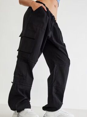 Aeropostale Black Parachute Cargo  Pants - Relaxed Fit